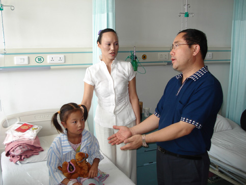 上海蒙川董事长何慧救助先天性心脏病儿童