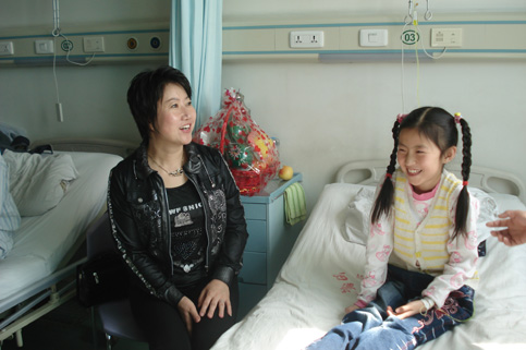 东达旅行社总经理赵悄霖救助先天性心脏病儿童